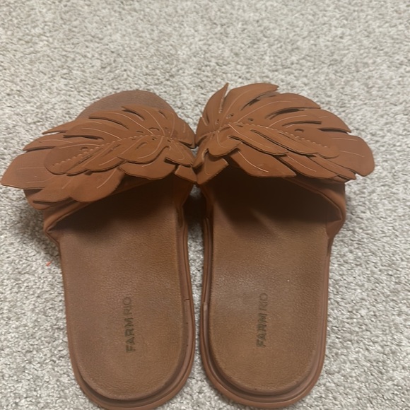 Like new FARM RIO monstra leaf brown sandal - Picture 2 of 3